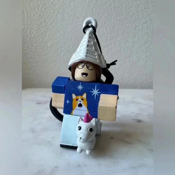 Roblox Backpack Clips Series 1 ADOPT ME! HOLLY Toy +SURPRISED CAT FACE MASK Code - Picture 3 of 7